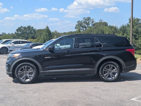 Used 2023 Ford Explorer XLT w/ Equipment Group 202A AWD/4WD image 6