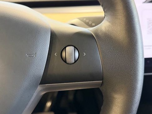 Used 2021 Tesla Model Y Long Range AWD/4WD image 16