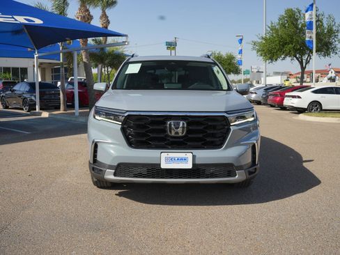 Used 2025 Honda Pilot Touring image 2