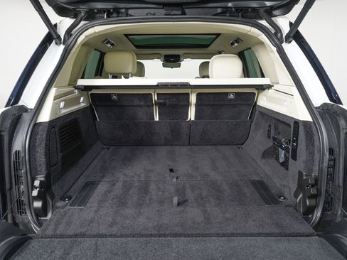 Used 2023 Land Rover Range Rover Autobiography AWD/4WD image 11