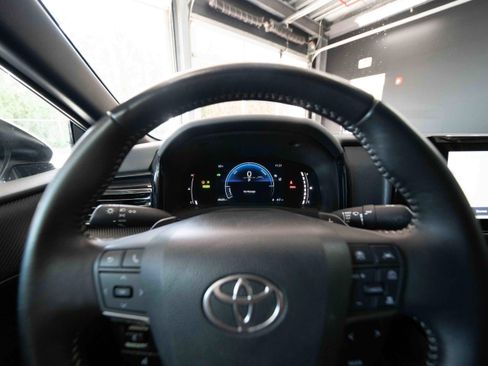 Used 2025 Toyota Camry SE FWD image 15