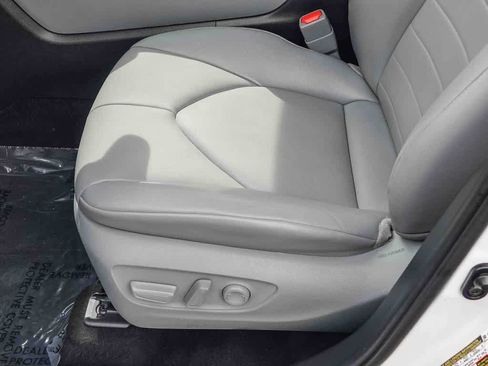 Used 2021 Toyota Highlander XLE image 20