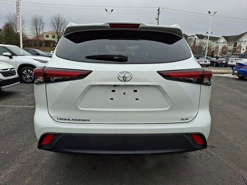 Used 2024 Toyota Highlander XLE image 7