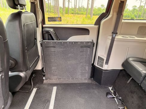 Used 2019 Dodge Grand Caravan SXT FWD image 27