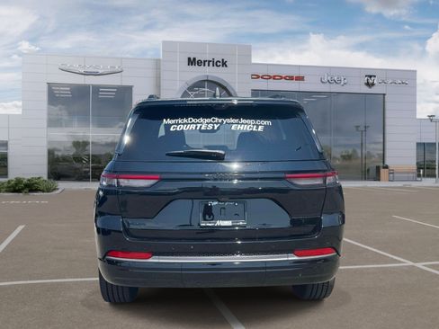 Used 2026 Jeep Grand Cherokee Limited AWD/4WD image 7