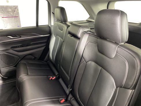 Used 2023 Jeep Grand Cherokee Limited image 31