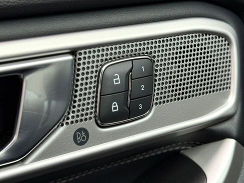 Used 2021 Ford Explorer Limited w/ Equipment Group 301A image 21