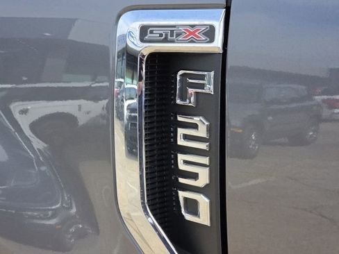 Used 2022 Ford F250 XL w/ STX Appearance Package AWD/4WD image 7