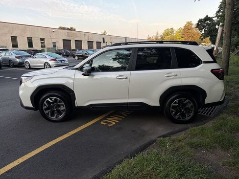 Used 2026 Subaru Forester Premium AWD/4WD image 5