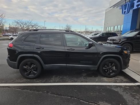 Used 2019 Jeep Cherokee Latitude Plus image 4
