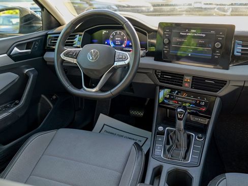 Used 2025 Volkswagen Jetta SE w/ Sunroof Package FWD image 41
