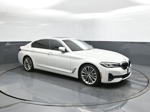 Used 2021 BMW 530i w/ Premium Package image 17