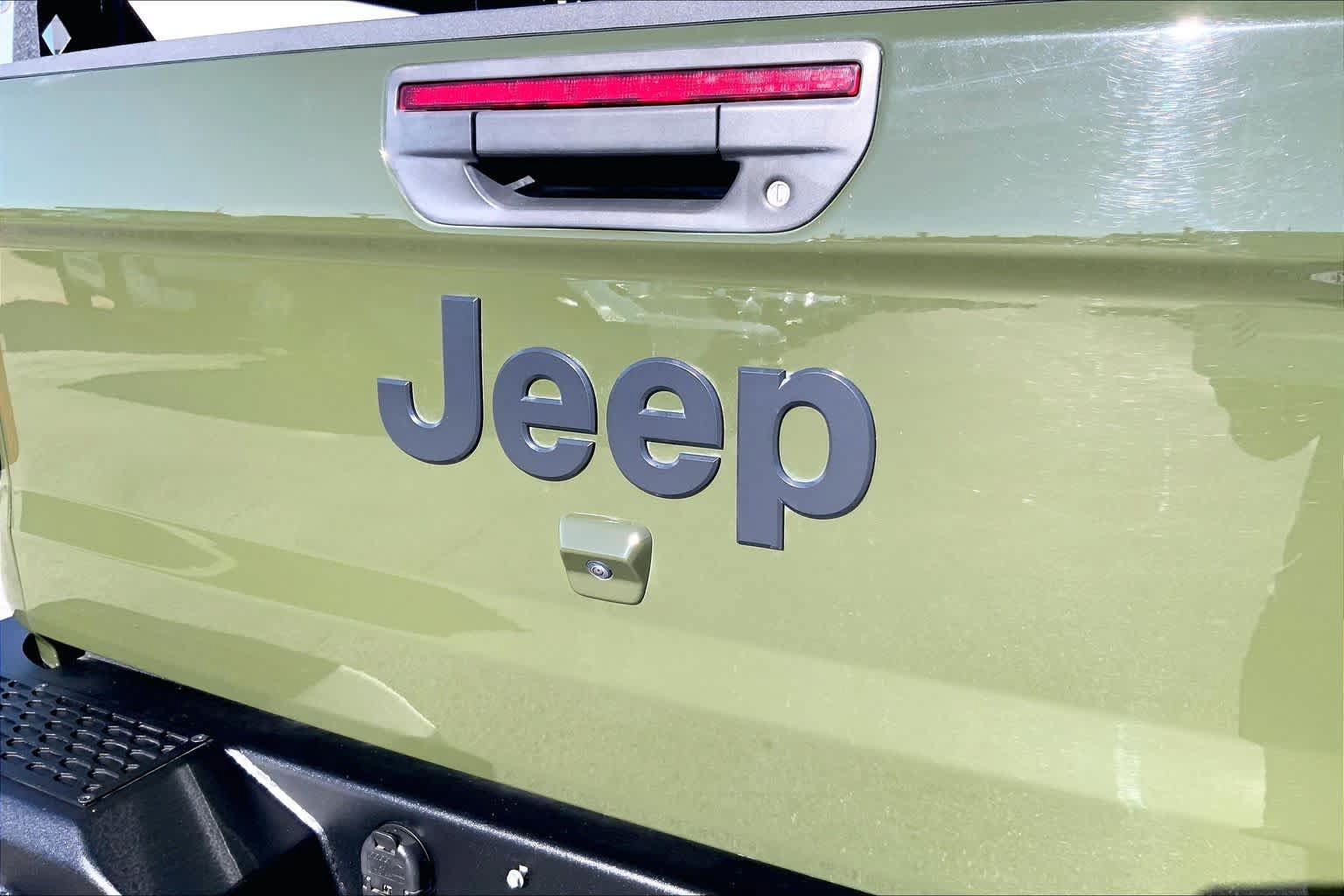 Used 2023 Jeep Gladiator Mojave AWD/4WD image 10