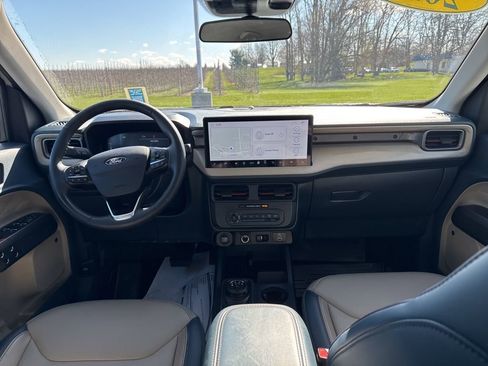 Used 2025 Ford Maverick Lariat image 13