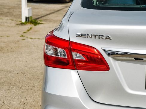 Used 2019 Nissan Sentra S image 7