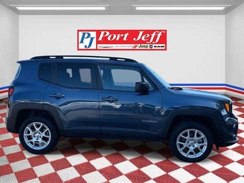 Certified 2022 Jeep Renegade Latitude image 4