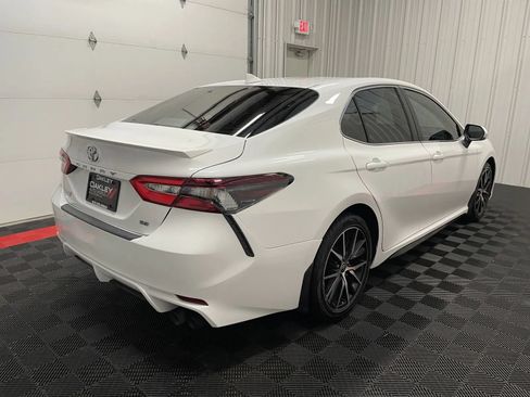 Used 2023 Toyota Camry SE FWD image 4