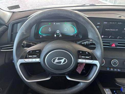 Used 2024 Hyundai Elantra SE FWD image 17