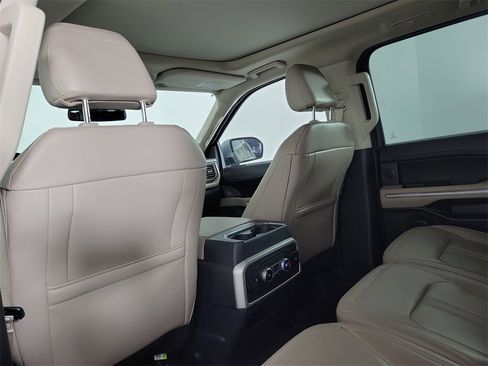 Used 2023 Ford Expedition Limited image 13