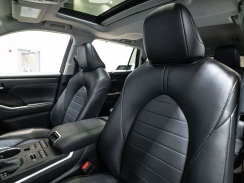 Certified 2022 Toyota Highlander XLE image 14