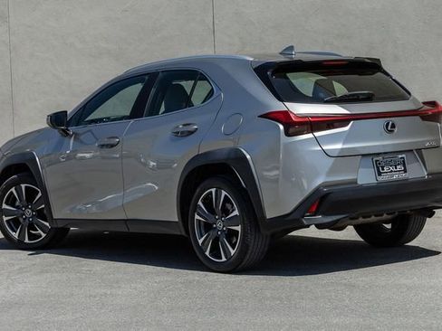Used 2019 Lexus UX 200 w/ Accessory Package FWD image 3