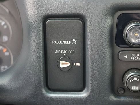 Used 2002 Chevrolet S10 Pickup 2WD Regular Cab w/ Preferred Equipment Group image 20