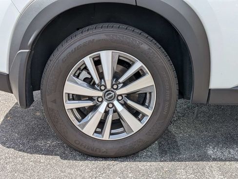 Used 2025 Nissan Pathfinder SL FWD image 12