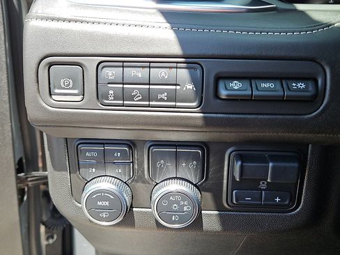Used 2024 GMC Yukon Denali Ultimate AWD/4WD image 19
