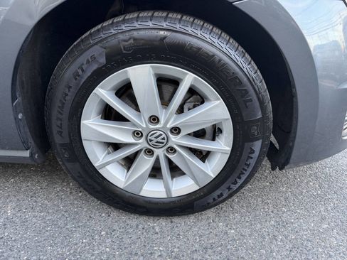 Used 2017 Volkswagen Golf S image 14