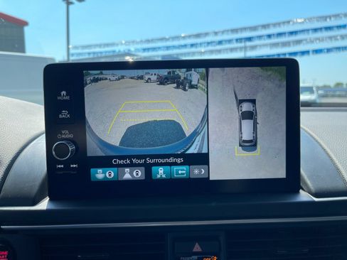 Used 2025 Honda Pilot Elite image 23