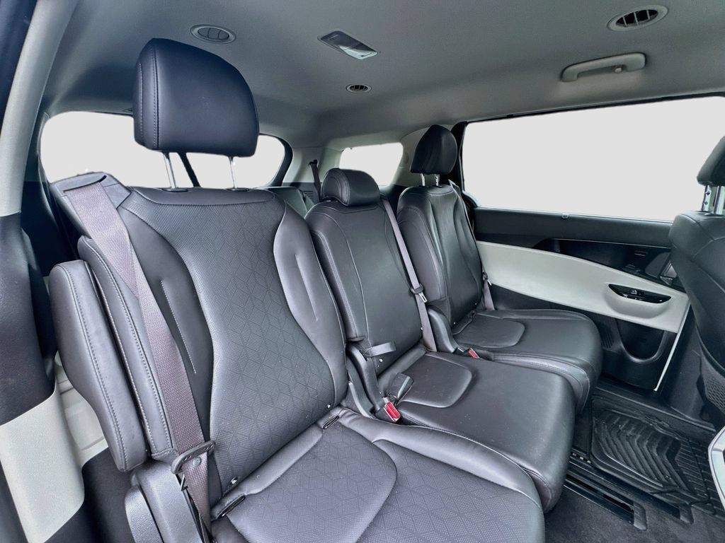 Certified 2024 Kia Carnival EX FWD image 31