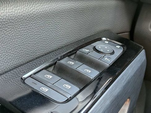 Used 2025 Nissan Pathfinder SL FWD image 29
