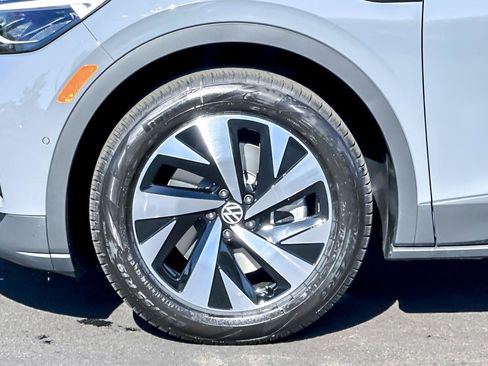 New 2025 Volkswagen ID.4 Pro image 25