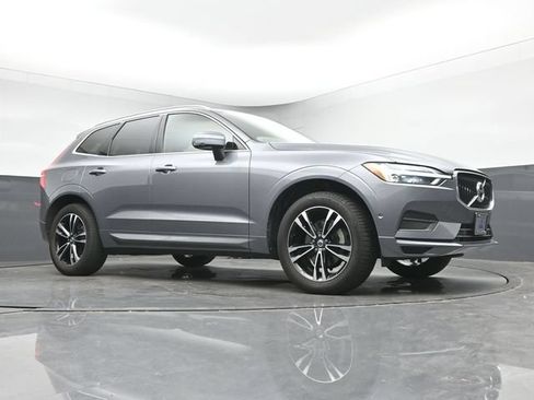 Used 2019 Volvo XC60 T5 Momentum w/ Multimedia Package AWD/4WD image 10