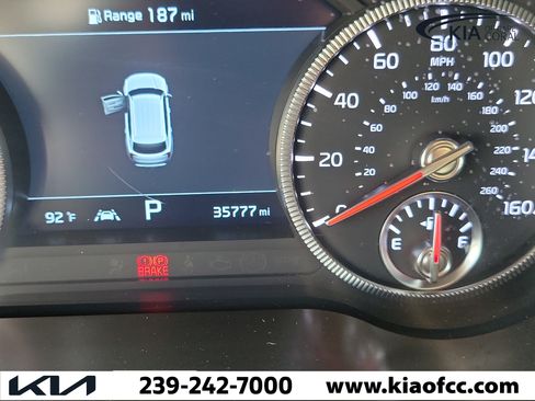Certified 2022 Kia Telluride SX w/ Towing Package FWD image 28