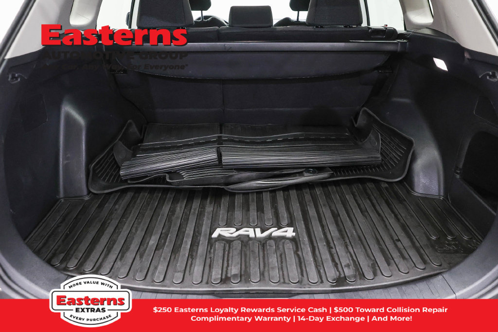 Used 2022 Toyota RAV4 LE AWD/4WD image 10