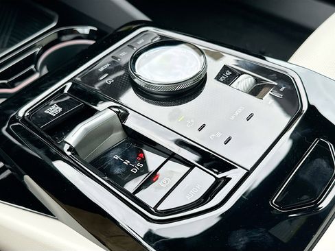 New 2026 BMW 530i w/ Convenience Package RWD image 14