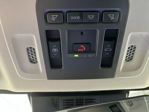 Used 2025 Toyota Camry XLE image 28