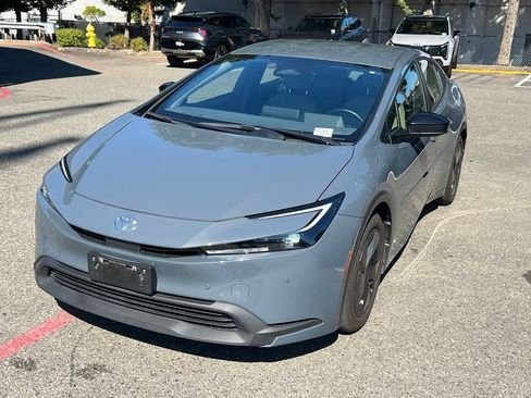 Used 2023 Toyota Prius LE AWD/4WD image 3
