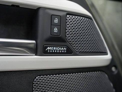 Used 2023 Land Rover Defender 110 SE AWD/4WD image 25