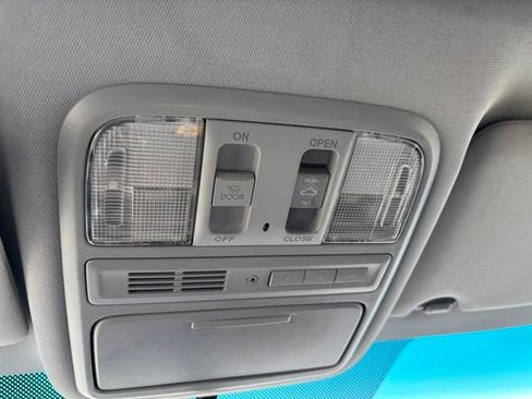 Used 2014 Honda Pilot Touring image 17