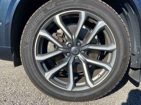 Used 2018 Volvo XC90 T6 Momentum w/ Convenience Package image 9