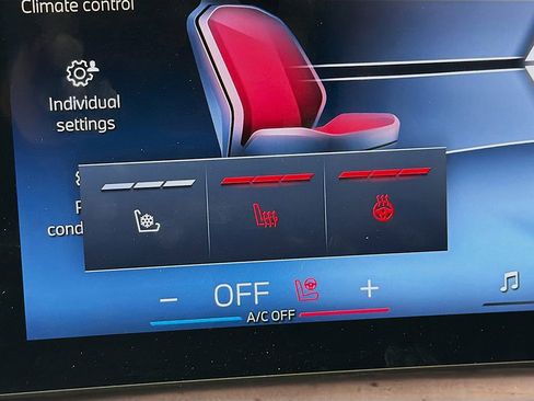 Used 2023 BMW 760i xDrive w/ Executive Package image 44