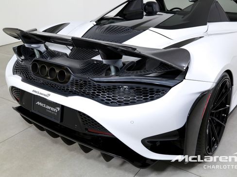 Used 2022 McLaren 765LT image 31