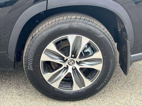 Used 2026 Toyota Highlander XLE AWD/4WD image 11