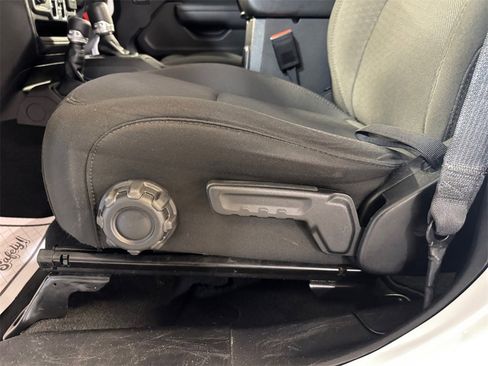 Used 2023 Jeep Gladiator Sport image 13