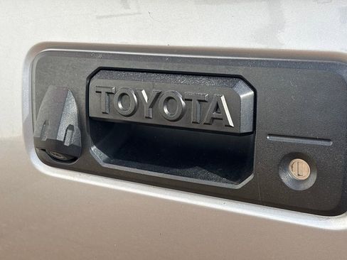 Used 2017 Toyota Tacoma SR5 image 28