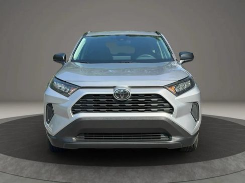 Used 2021 Toyota RAV4 LE FWD image 2