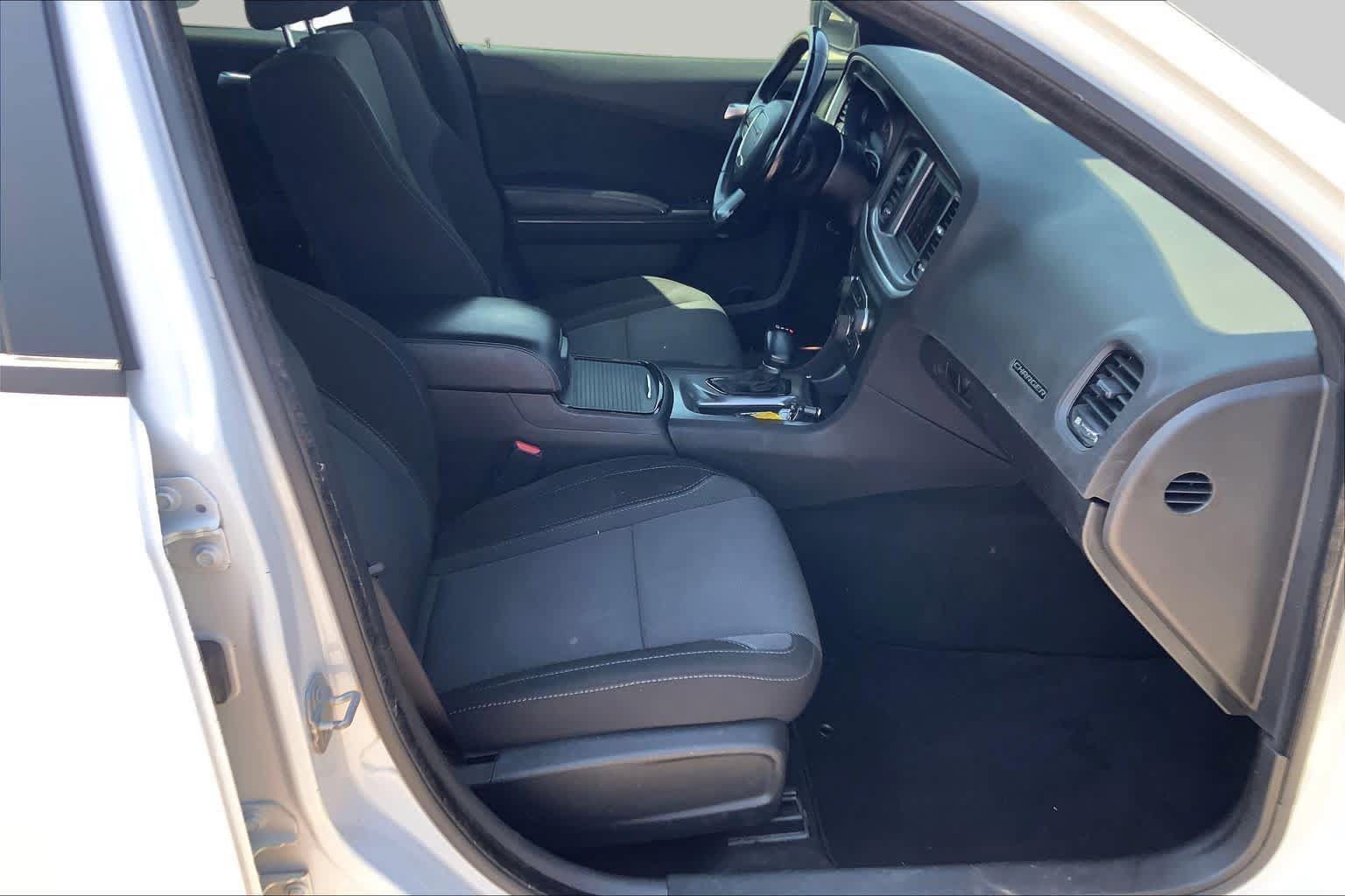 Used 2020 Dodge Charger SXT w/ Blacktop Package RWD image 9