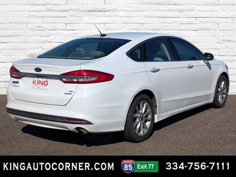 Used 2017 Ford Fusion SE image 4